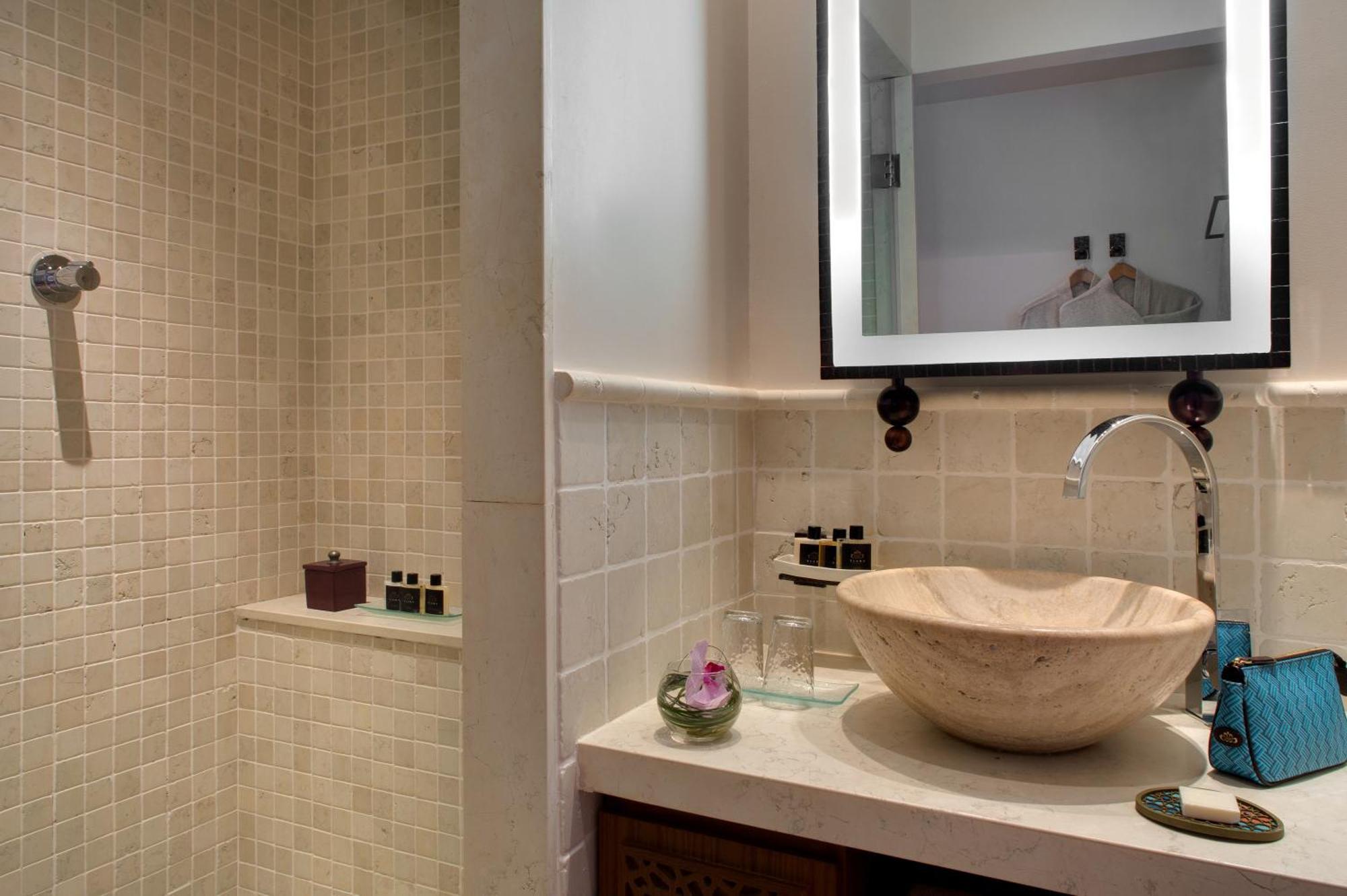 Hotel Tiara Yaktsa Cote D'azur 5*